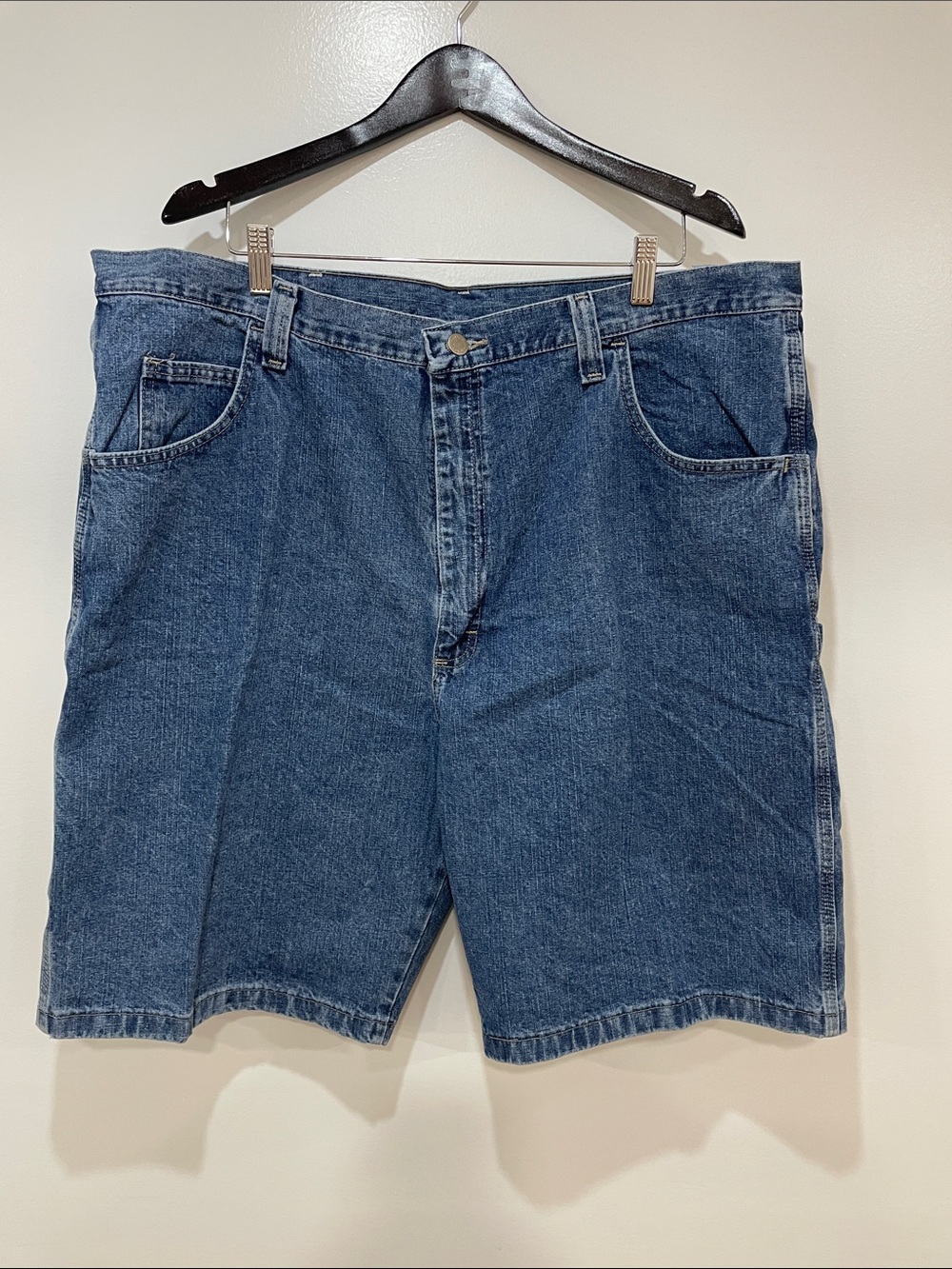 Men’s Wrangler Carpenter denim jean shorts 42 loose fit new